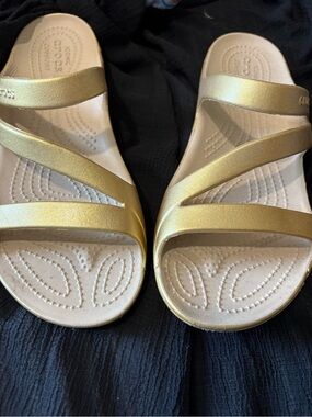 CROCS Women’s Gold Strappy Slide Sandals